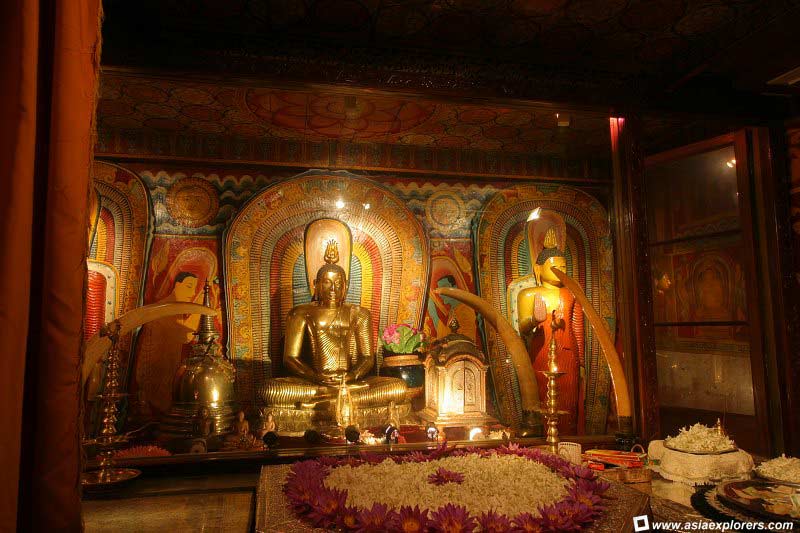 Buddha statues in an outer shrine at the Dalada Maligawa.